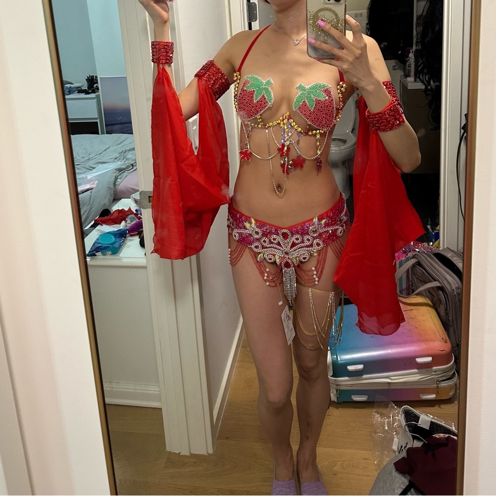 LUMI Shop rave belt and sleeves